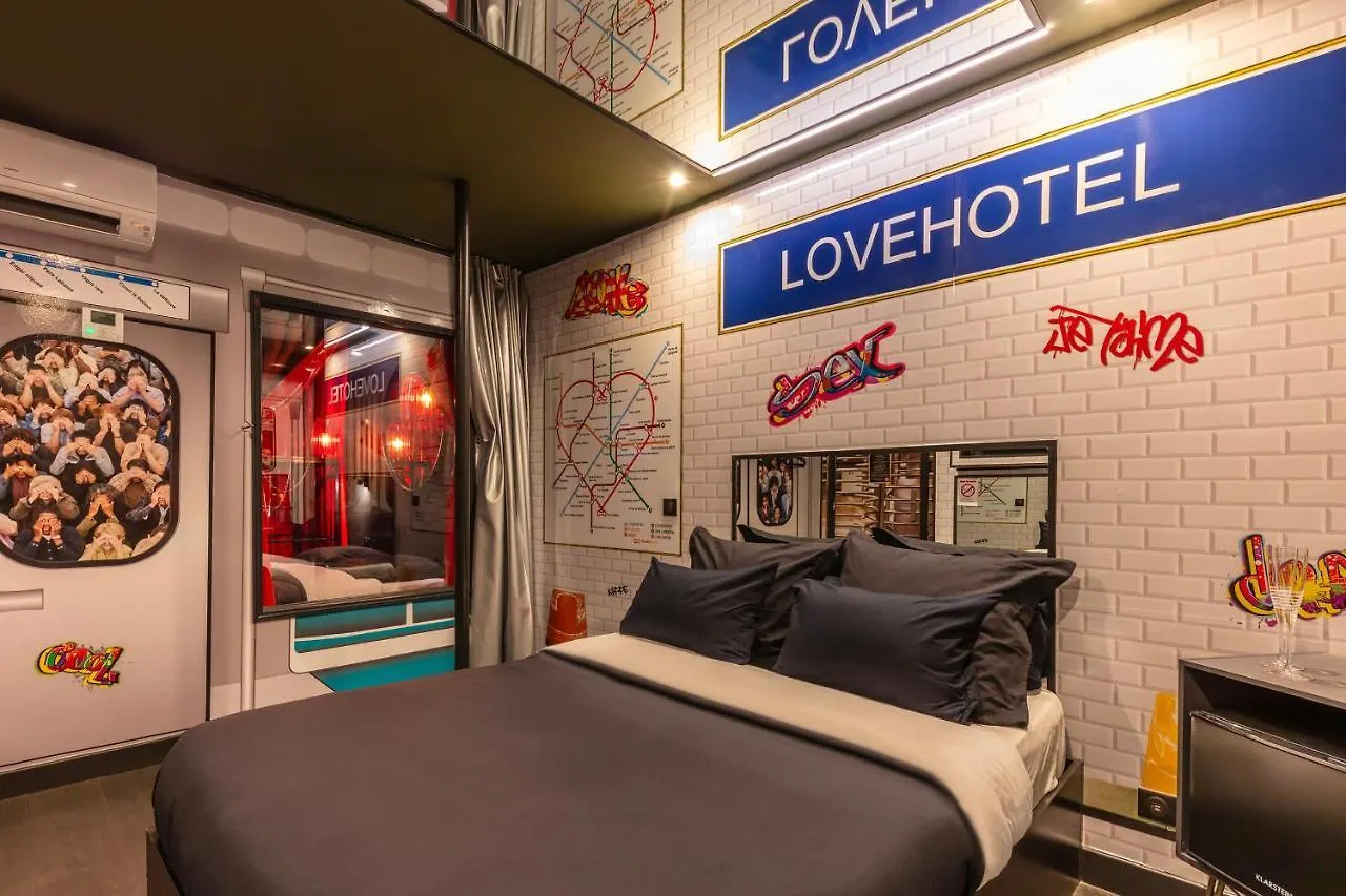 Love Hotel Avec Nuit Insolite Au Dandy Et Jacuzzi Privatise (Adults Only) Paris