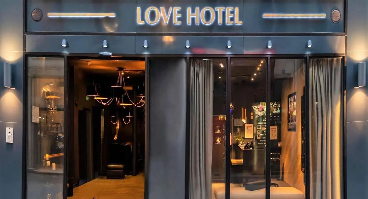 Love Hotel Avec Nuit Insolite Au Dandy Et Jacuzzi Privatise (Adults Only) Paris
