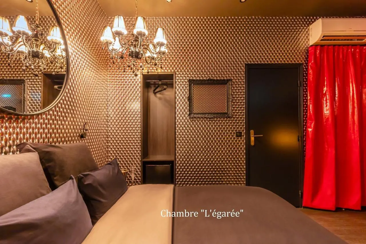 Love Hotel Avec Nuit Insolite Au Dandy Et Jacuzzi Privatise (Adults Only) Paris France