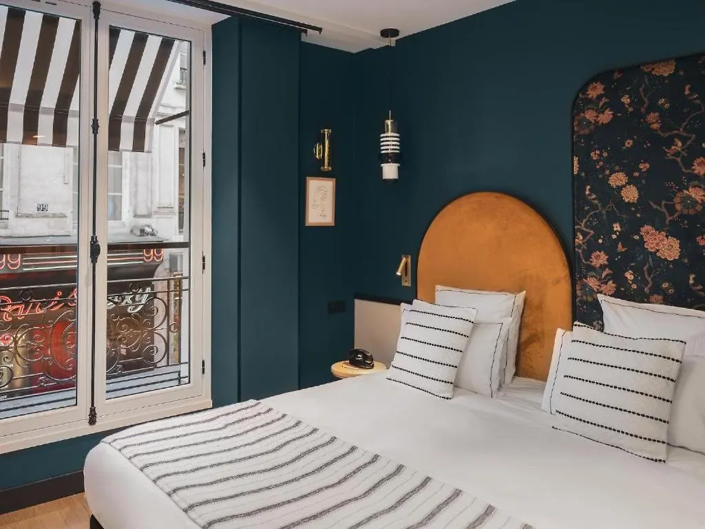 Love Hotel Avec Nuit Insolite Au Dandy Et Jacuzzi Privatise (Adults Only) Paris