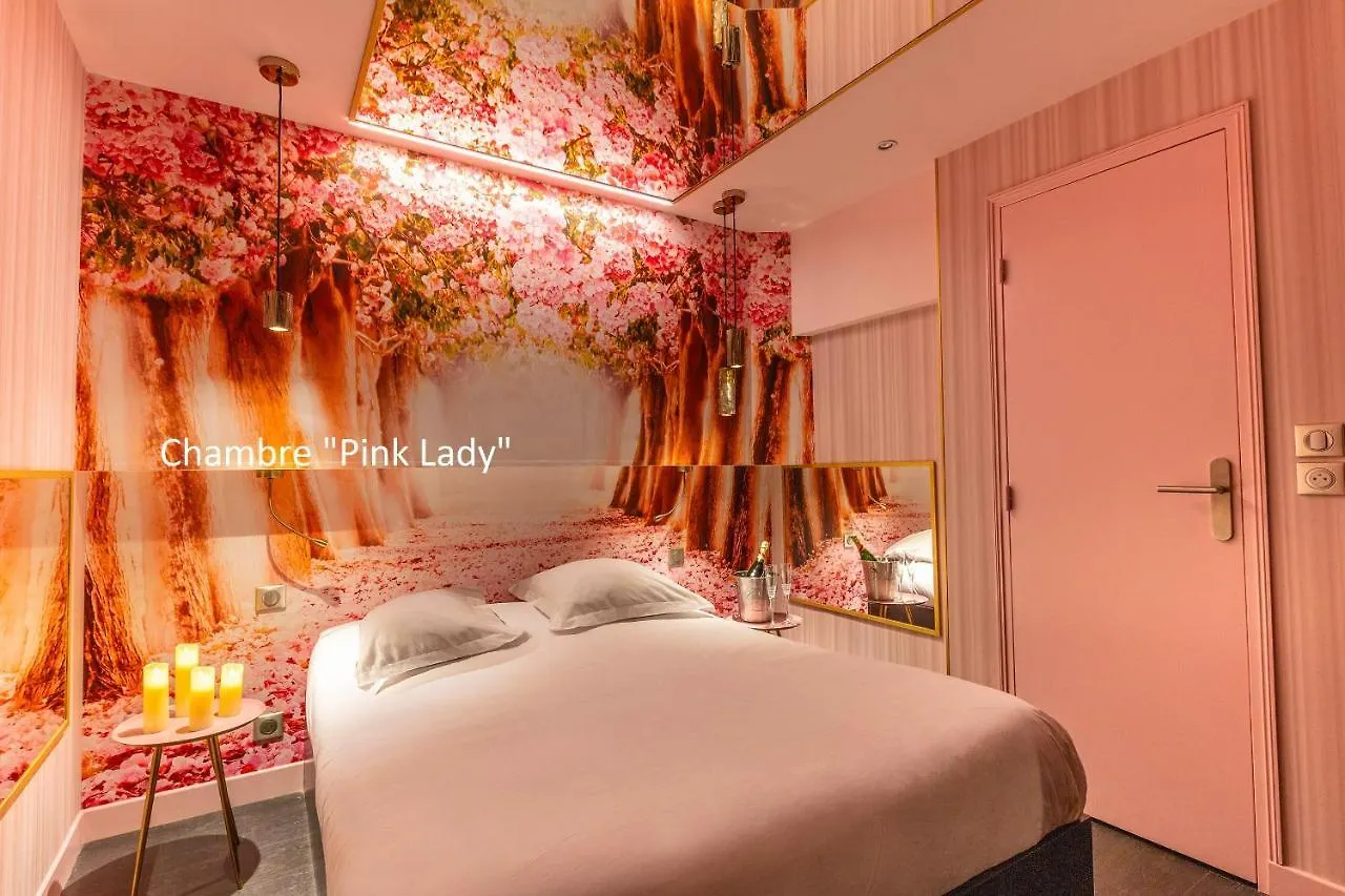 Love Hotel Avec Nuit Insolite Au Dandy Et Jacuzzi Privatise (Adults Only) Paris 0*,  France