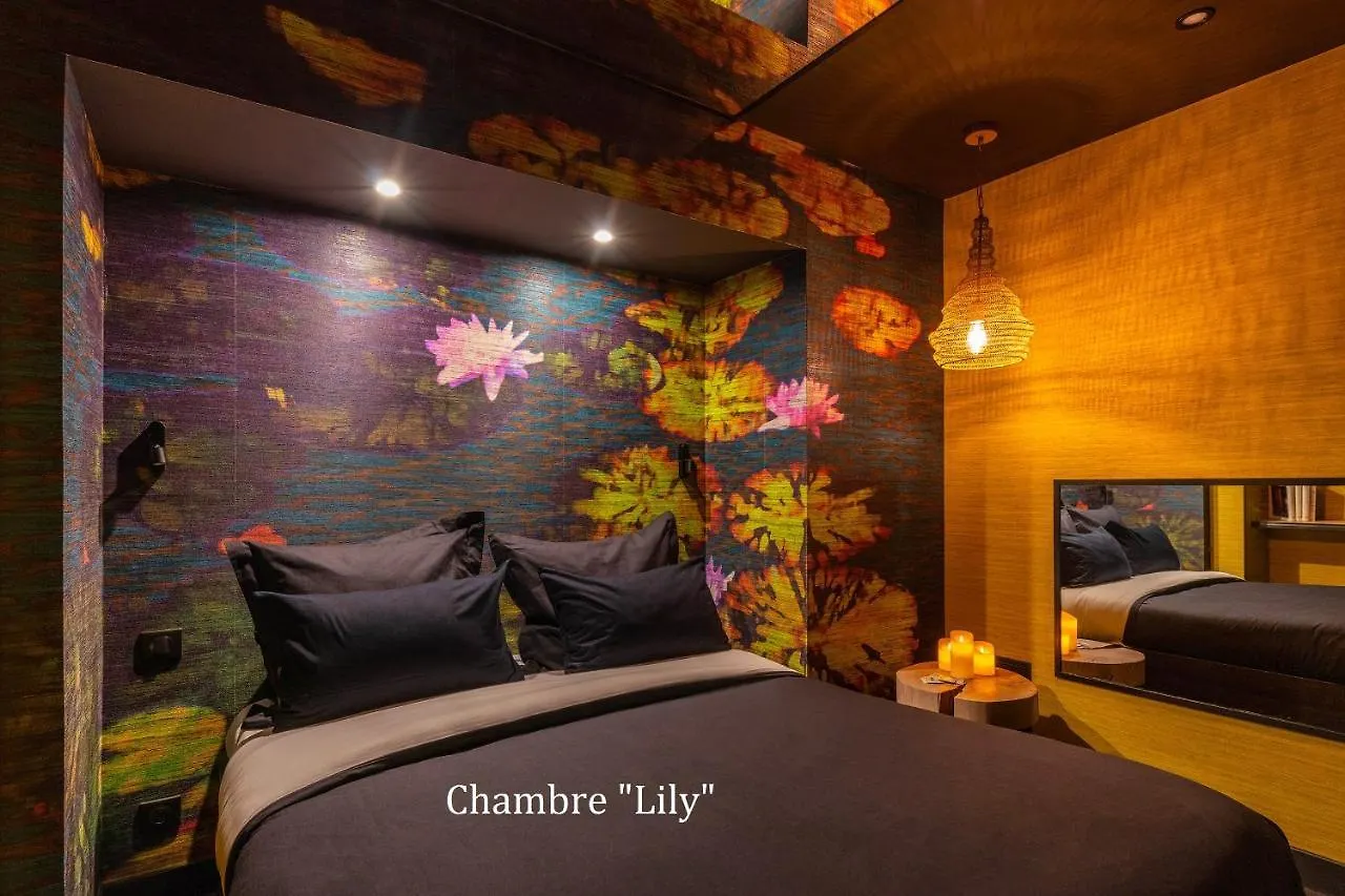 Love Hotel Avec Nuit Insolite Au Dandy Et Jacuzzi Privatise (Adults Only) Paris 0*,