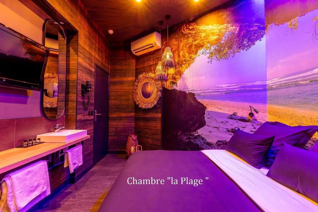 Love Hotel Avec Nuit Insolite Au Dandy Et Jacuzzi Privatise (Adults Only) Paris