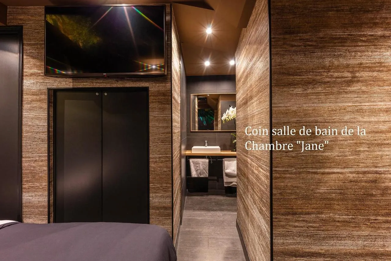 Love Hotel Avec Nuit Insolite Au Dandy Et Jacuzzi Privatise (Adults Only) Paris France