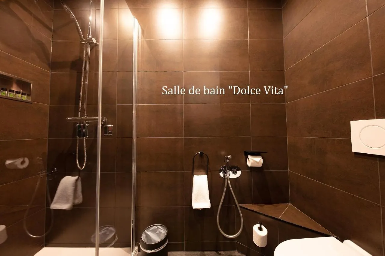 Love Hotel Avec Nuit Insolite Au Dandy Et Jacuzzi Privatise (Adults Only) Paris France