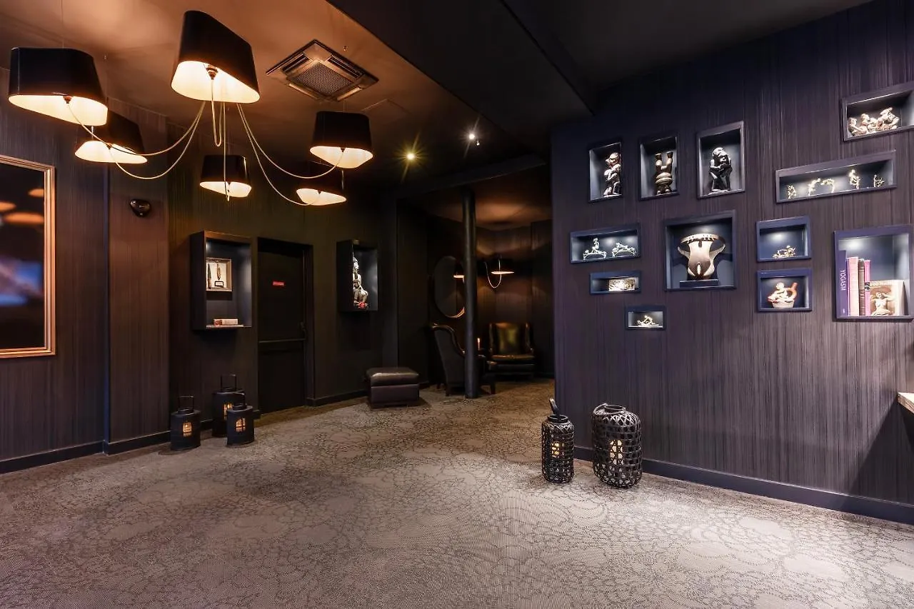 Love Hotel Avec Nuit Insolite Au Dandy Et Jacuzzi Privatise (Adults Only) Paris