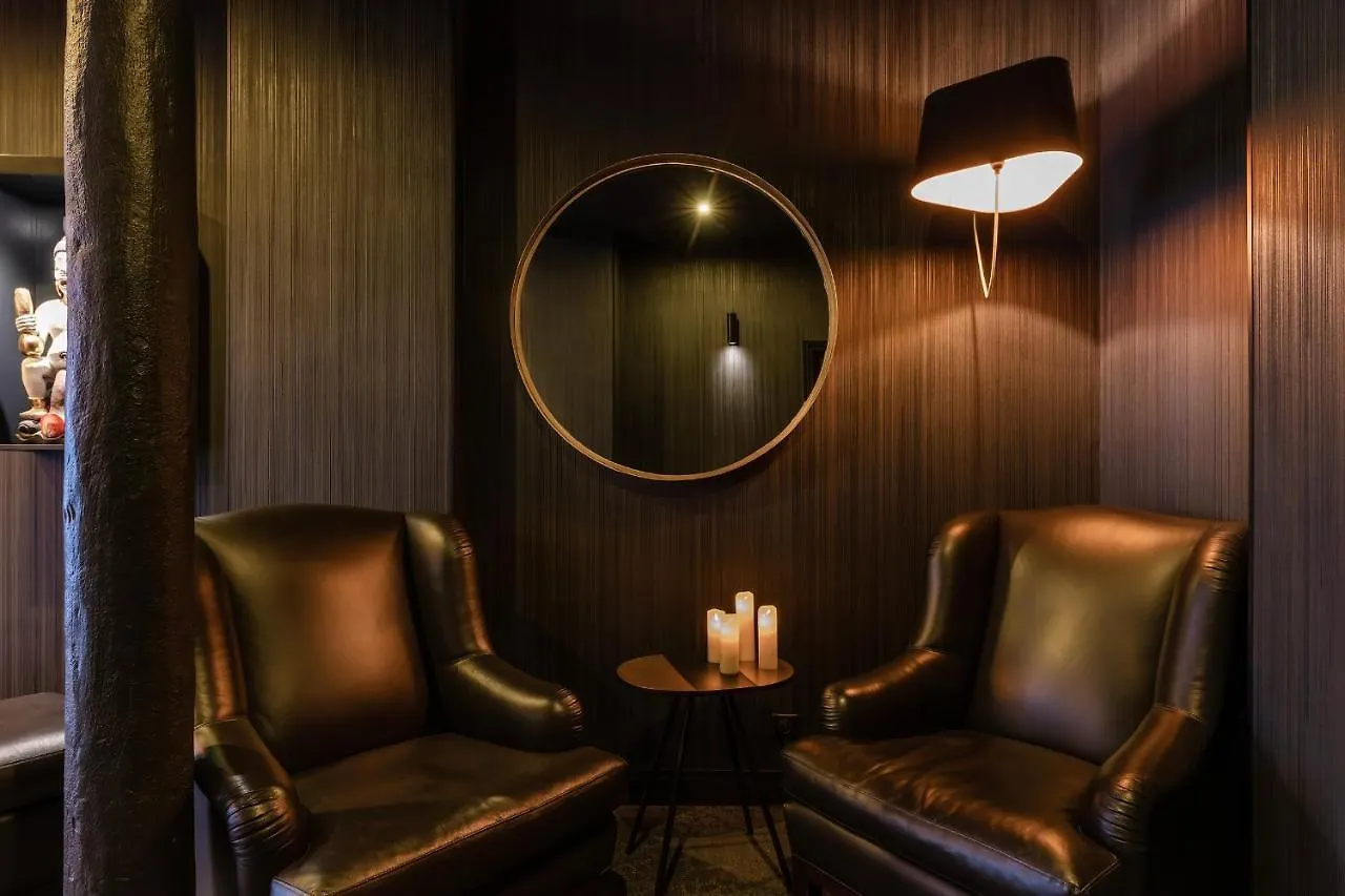 Love Hotel Avec Nuit Insolite Au Dandy Et Jacuzzi Privatise (Adults Only) Paris 0*,  France